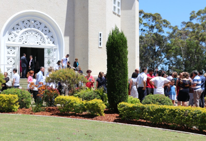 temple entrance crowd